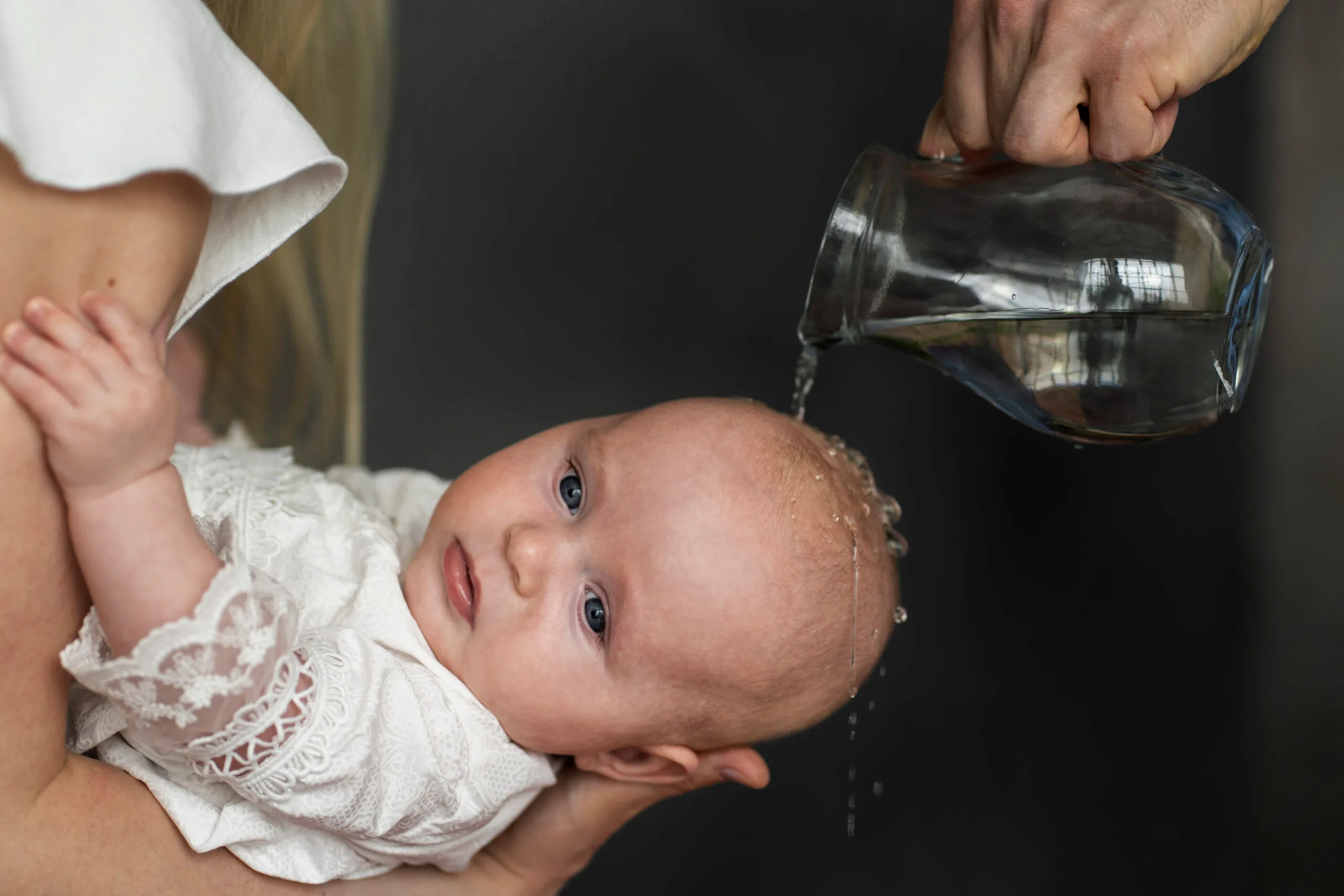 o batismo de um bebe 