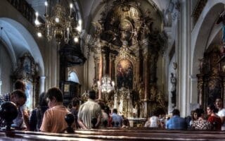O que é a religião católica?