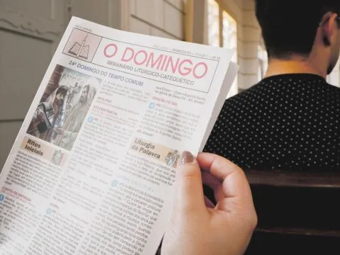 Por que os Católicos Não Levam a Bíblia para a Missa?