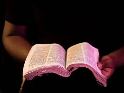 porque-os-catolicos-nao-levam-a-biblia-na-missa