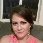 Fabiana, catequista e fundadora do blog Caminhos de Fé, dedicada à evangelização e à catequese católica. 