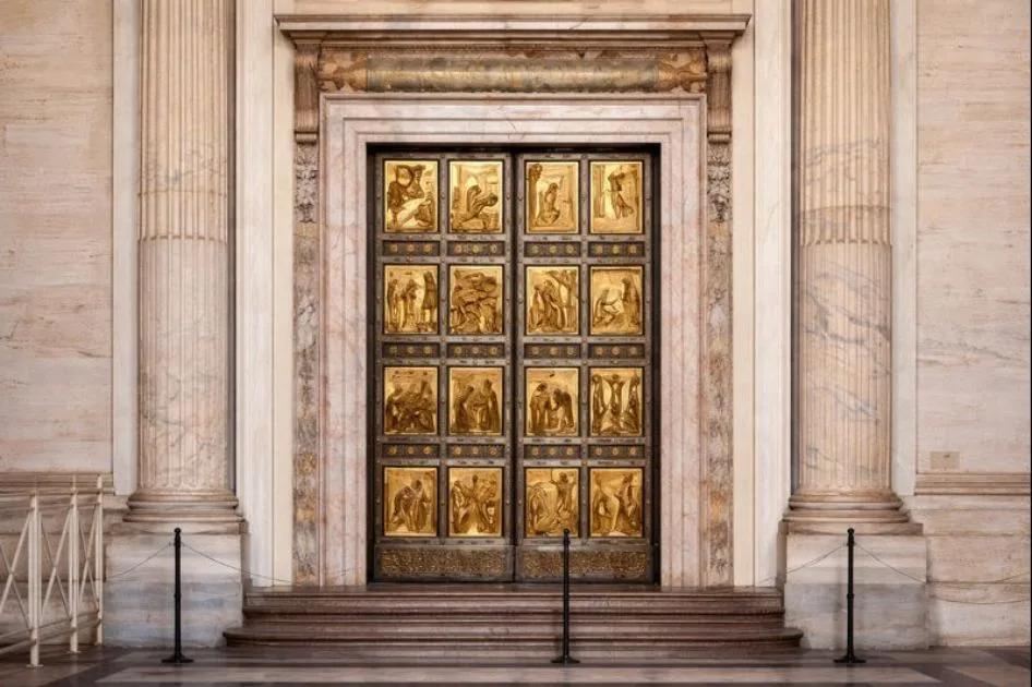 Porta Santa no Ano Santo da Igreja Católica na Basílica de São Pedro
